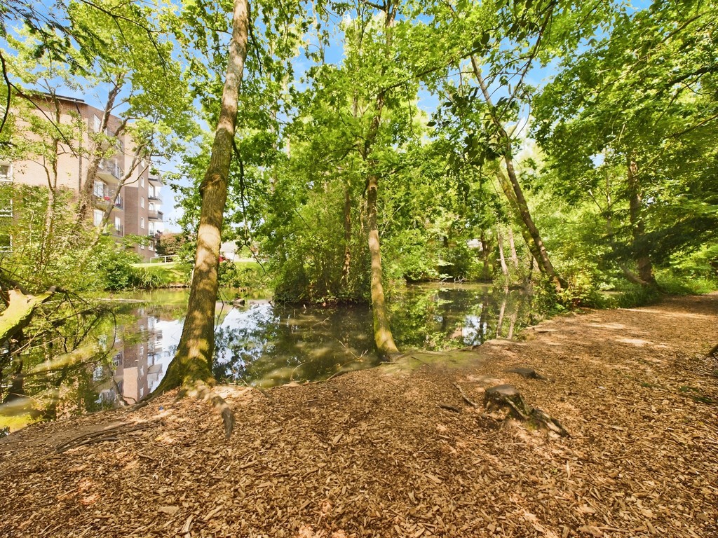 5 bed detached house for sale in Stirling Way, Horsham  - Property Image 23