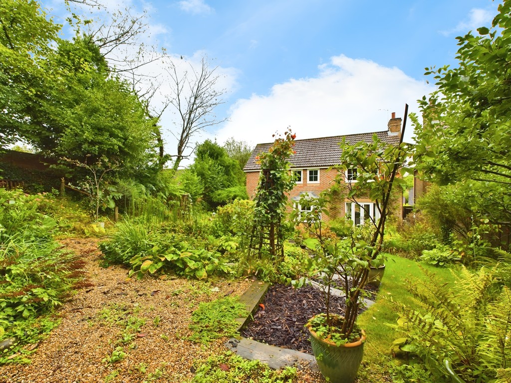 4 bed detached house for sale in Greenfinch Way, Horsham  - Property Image 17