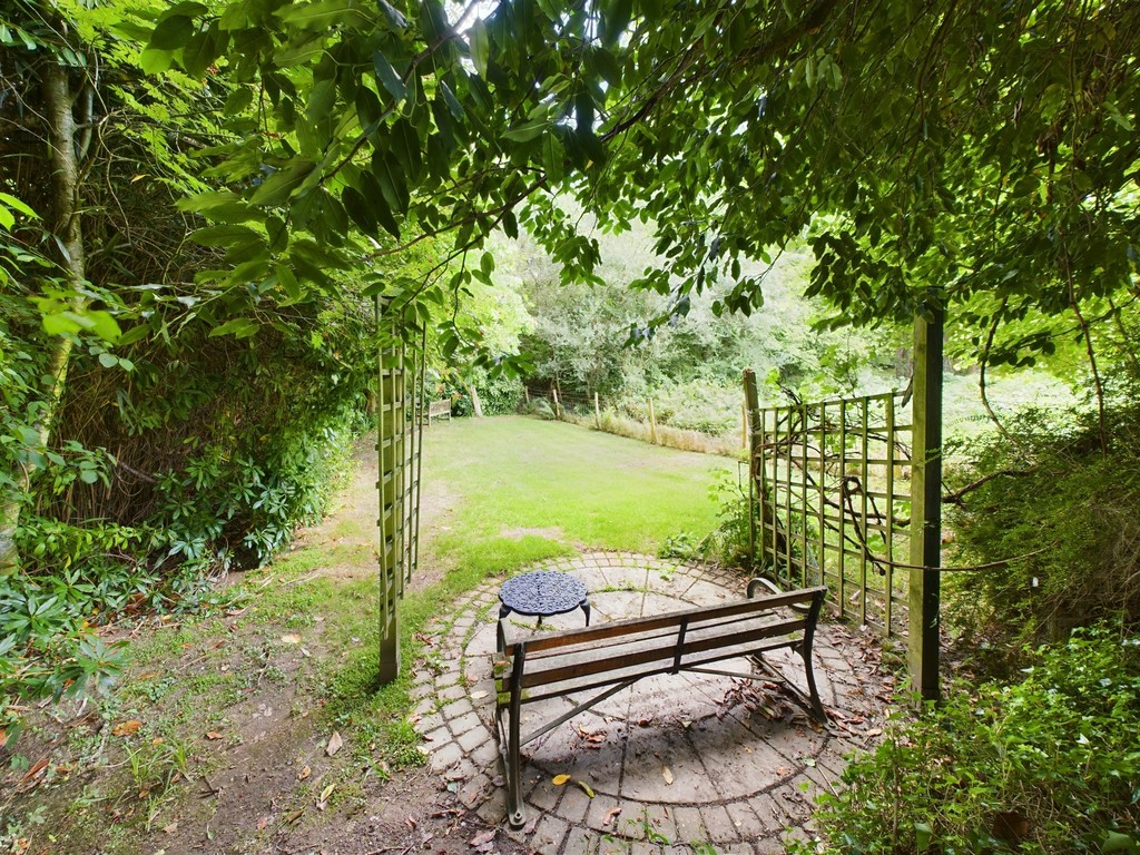 3 bed semi-detached house for sale in Sedgwick Lane, Horsham  - Property Image 24