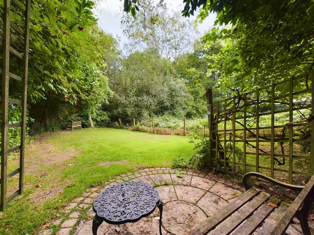 3 bed semi-detached house for sale in Sedgwick Lane, Horsham  - Property Image 9