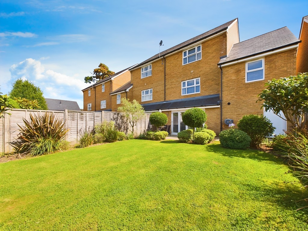 5 bed town house for sale in Braby Drive, Horsham - Property Image 1