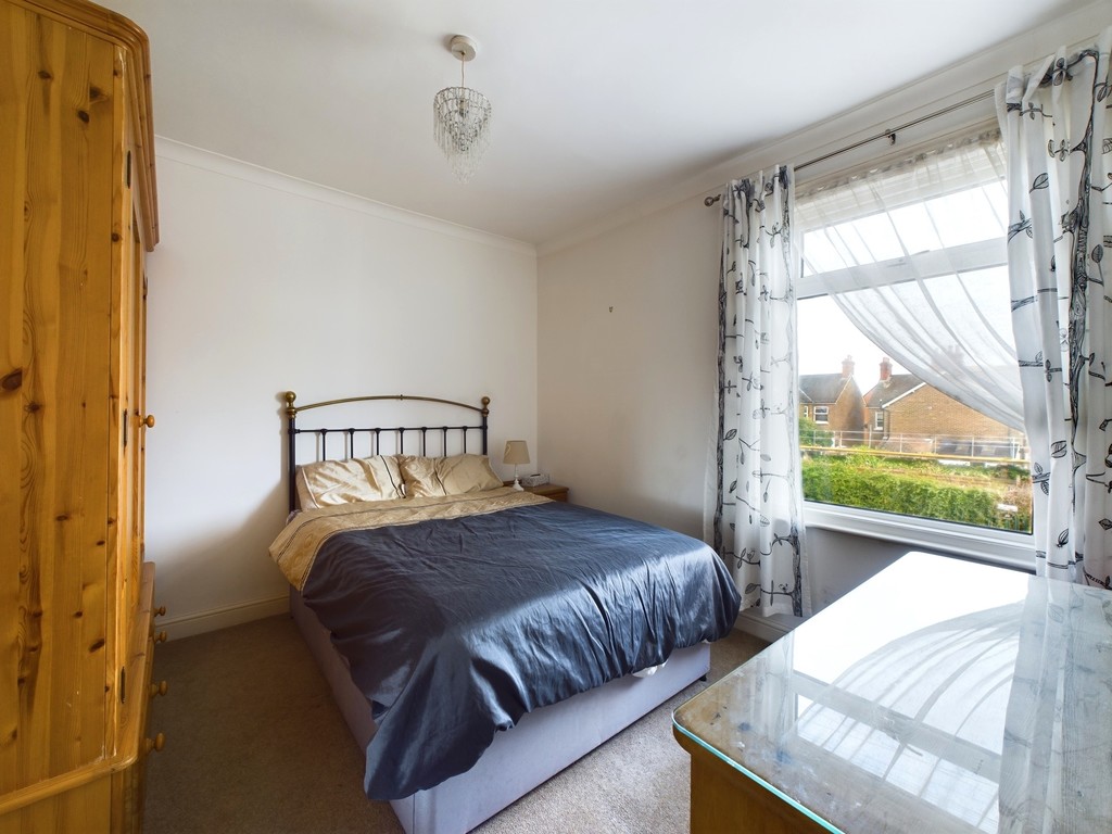 2 bed semi-detached house for sale in Park Terrace West, Horsham  - Property Image 8