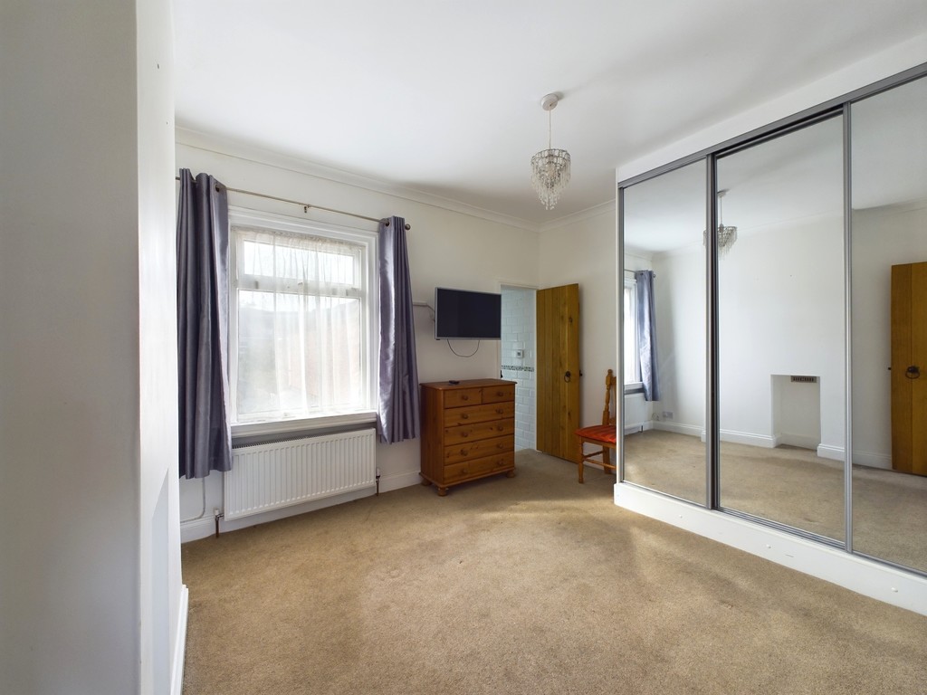 2 bed semi-detached house for sale in Park Terrace West, Horsham  - Property Image 6