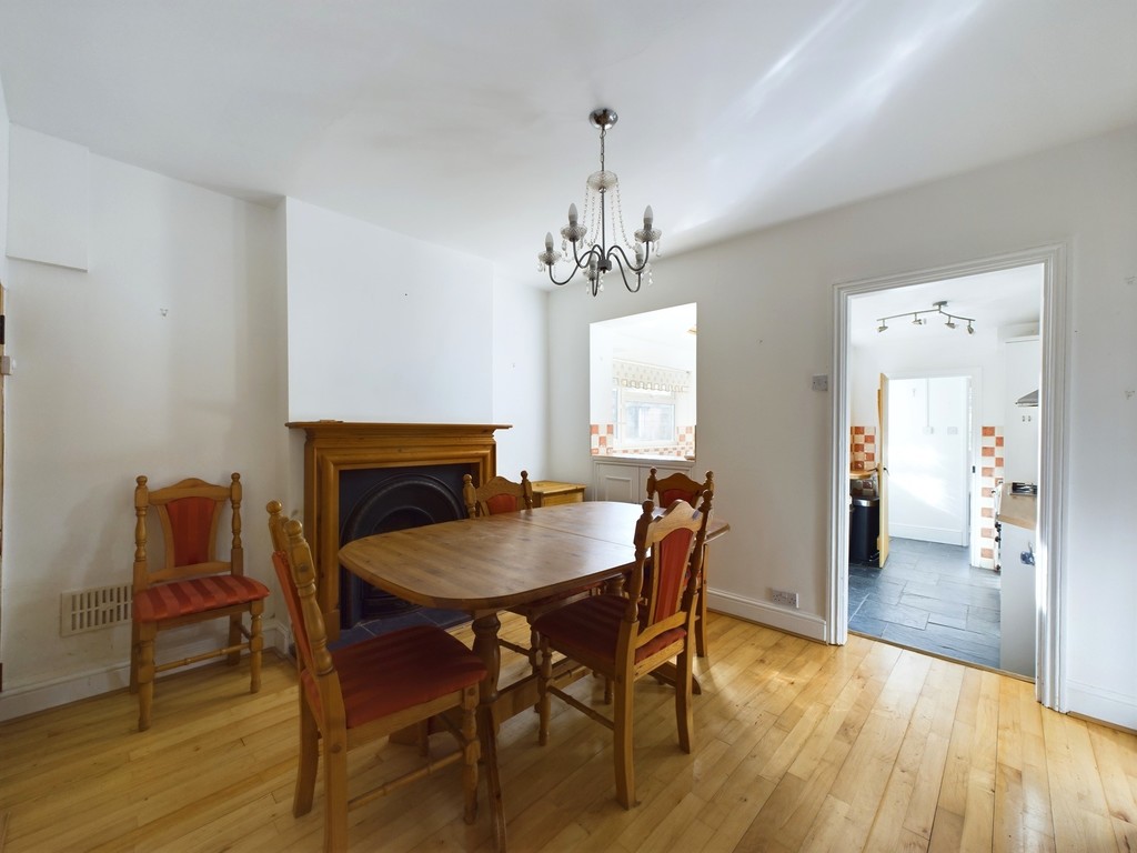 2 bed semi-detached house for sale in Park Terrace West, Horsham  - Property Image 3