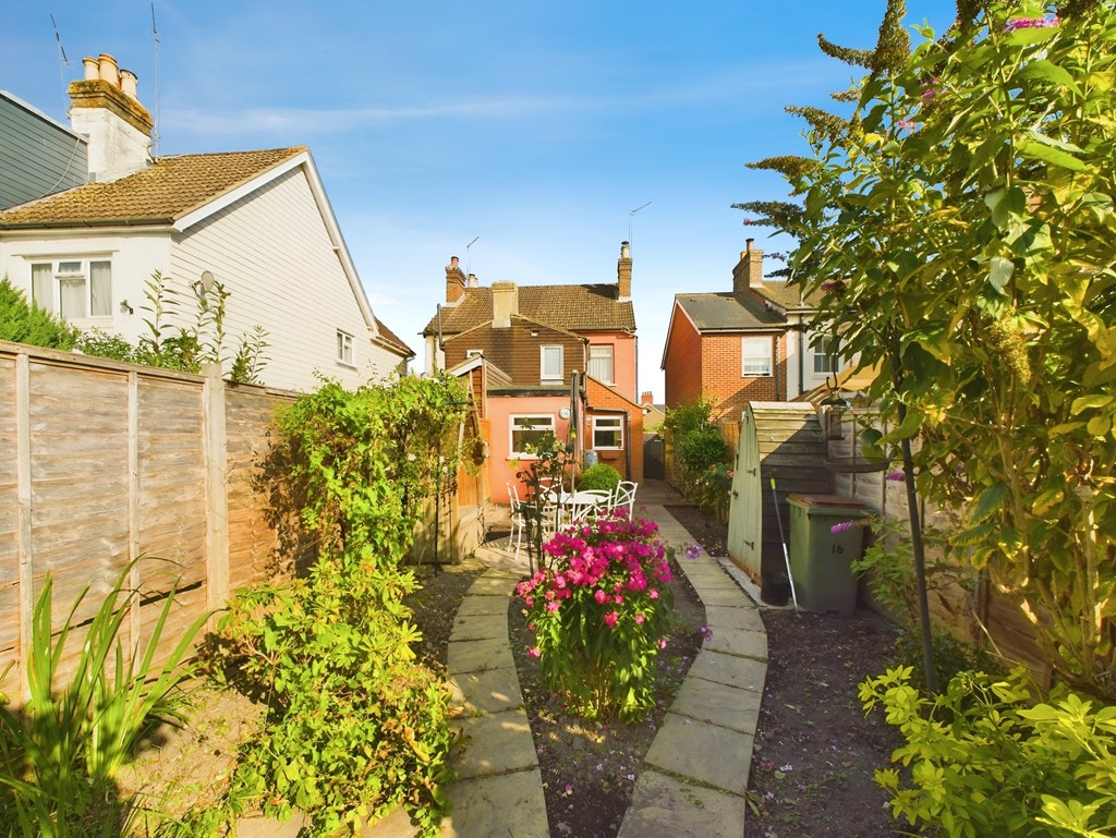 2 bed semi-detached house for sale in Park Terrace West, Horsham  - Property Image 10