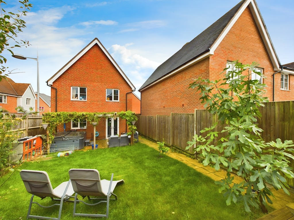 4 bed detached house for sale in Calico Street, Horsham  - Property Image 8