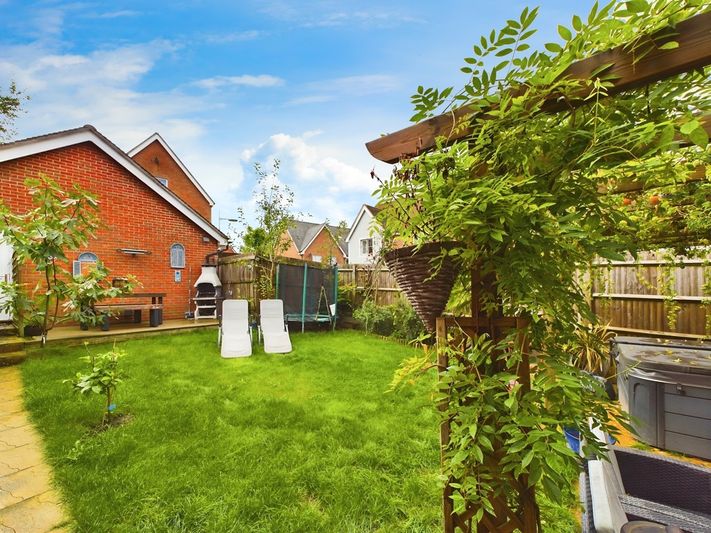 4 bed detached house for sale in Calico Street, Horsham  - Property Image 18