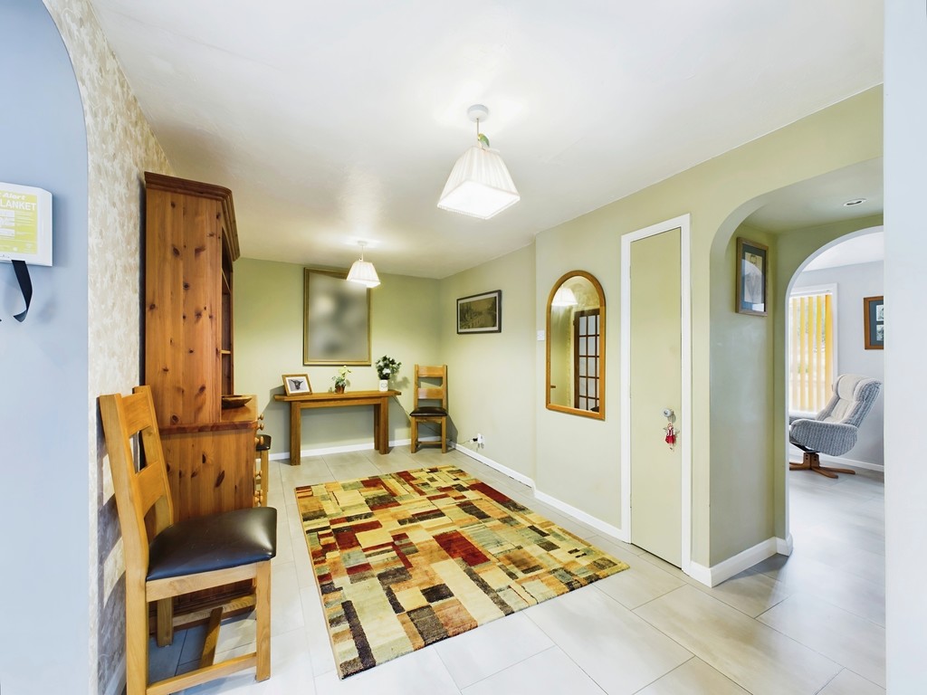 3 bed semi-detached house for sale in Highlands Road, Horsham  - Property Image 13