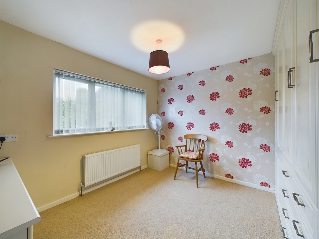 3 bed semi-detached house for sale in Highlands Road, Horsham  - Property Image 8