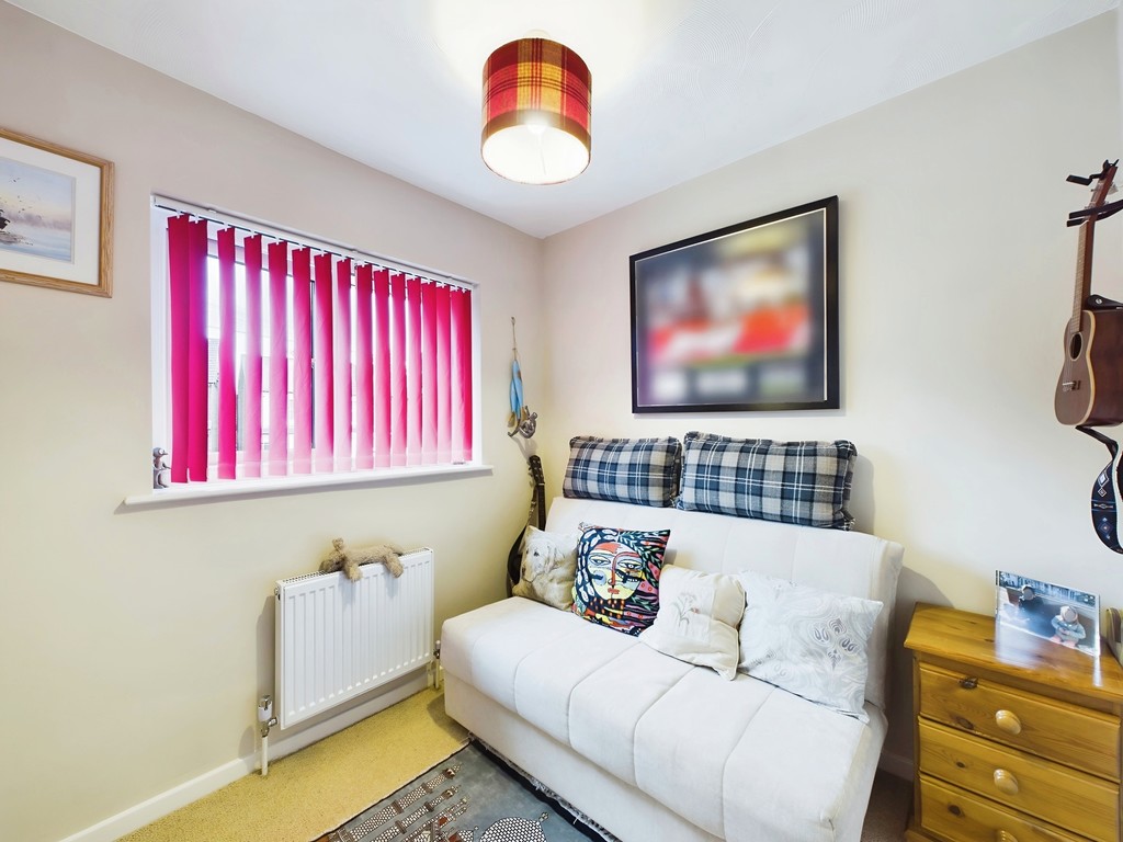 3 bed semi-detached house for sale in Highlands Road, Horsham  - Property Image 14