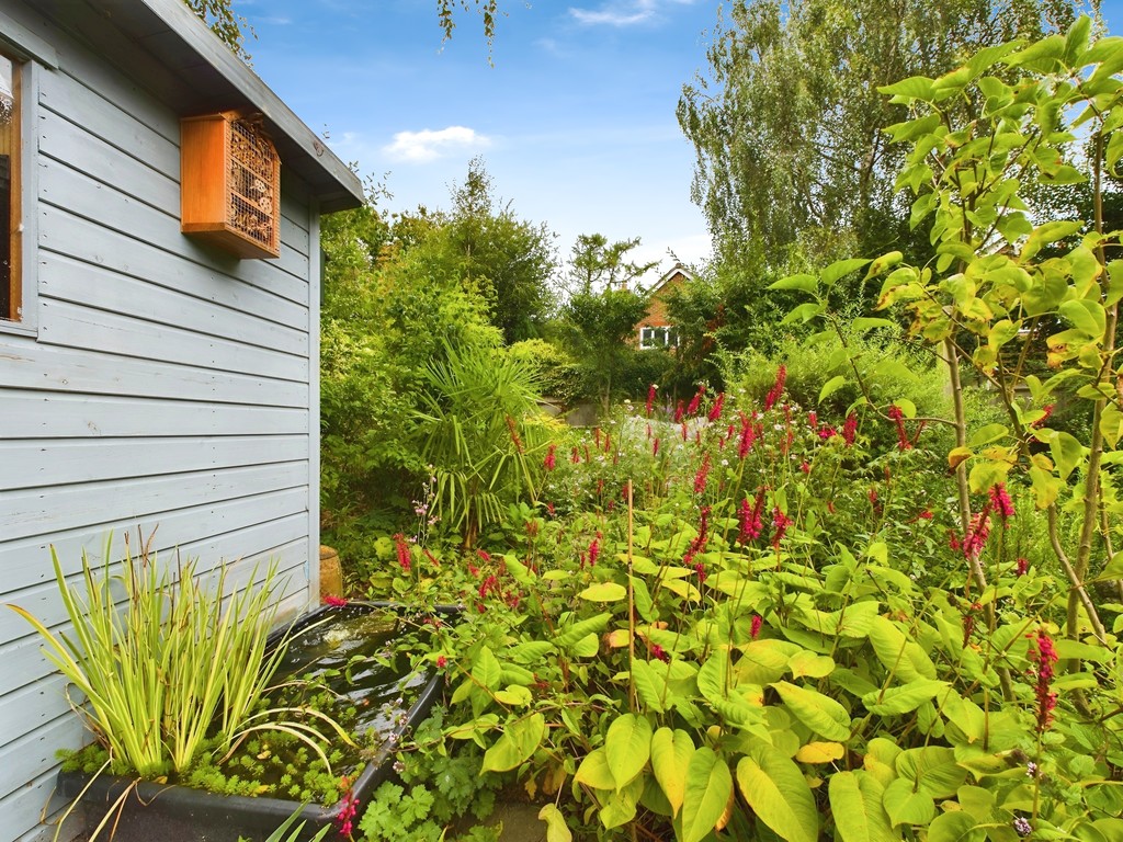 3 bed semi-detached house for sale in Highlands Road, Horsham  - Property Image 15