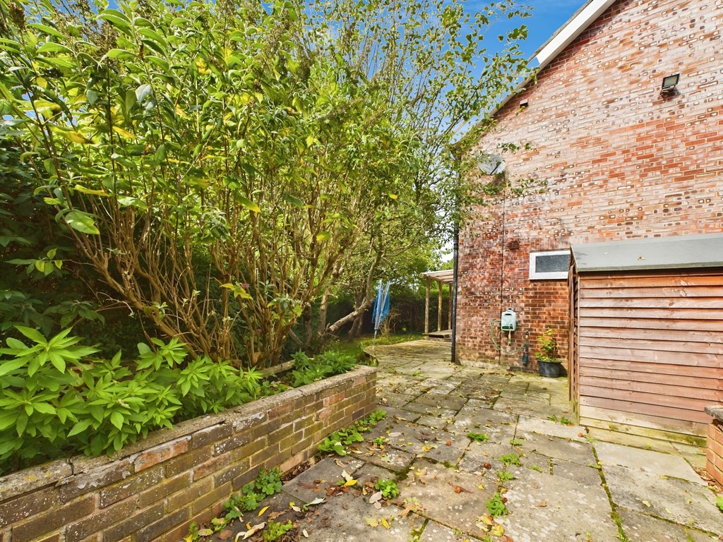 4 bed semi-detached house for sale in Bostock Avenue, Horsham  - Property Image 9