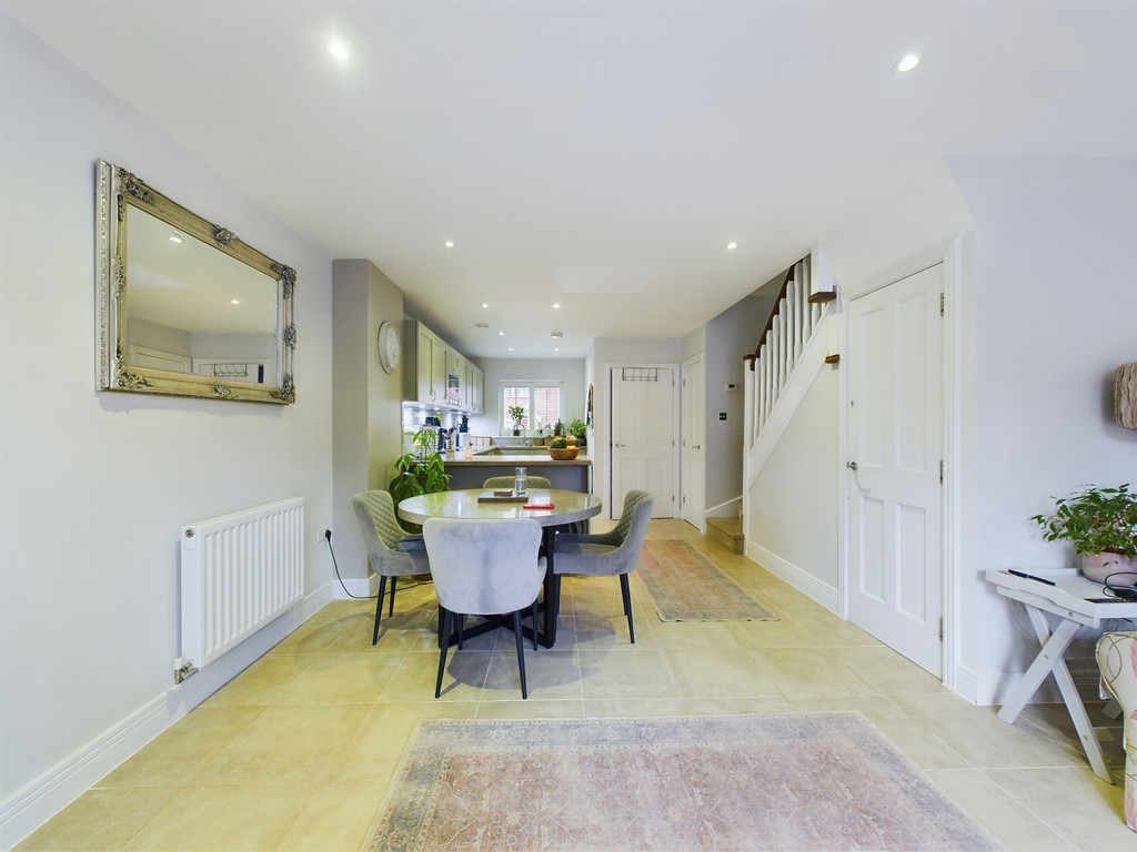 2 bed terraced house to rent in Willow Place, Horsham  - Property Image 11