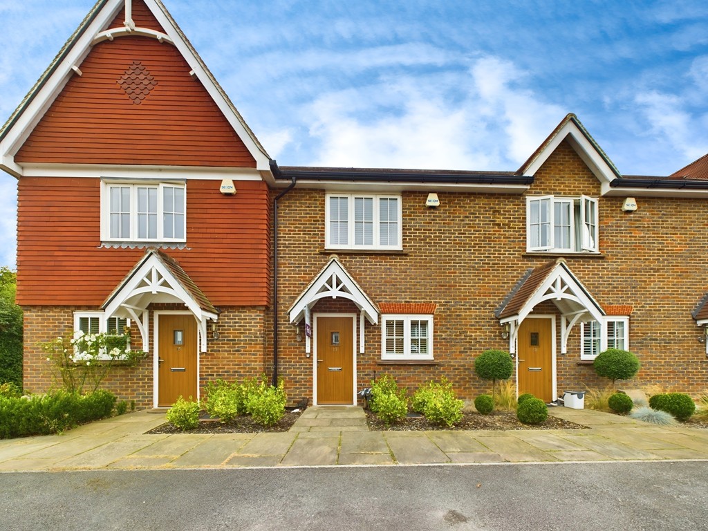 2 bed terraced house to rent in Willow Place, Horsham  - Property Image 1