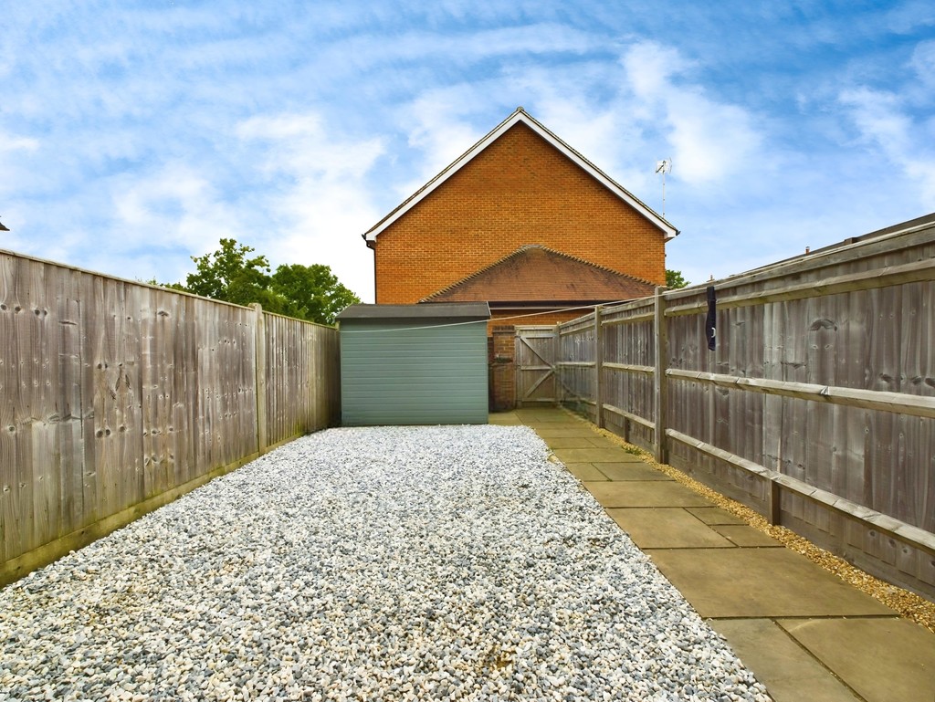 2 bed terraced house to rent in Willow Place, Horsham  - Property Image 12