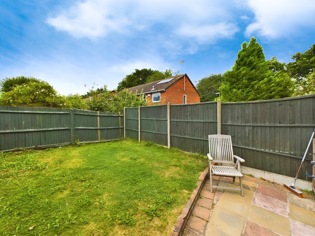 2 bed semi-detached house for sale in Drake Close, Horsham  - Property Image 10