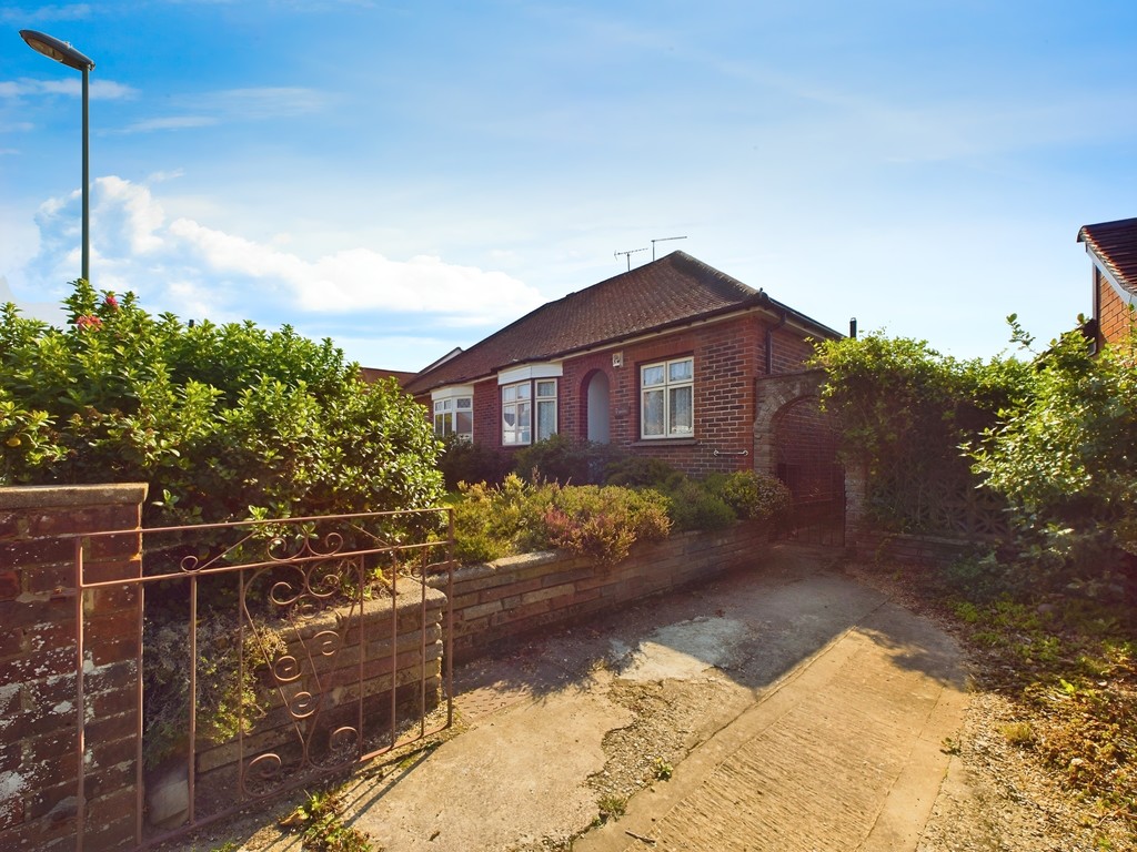 3 bed semi-detached bungalow for sale in Highlands Avenue, Horsham  - Property Image 1