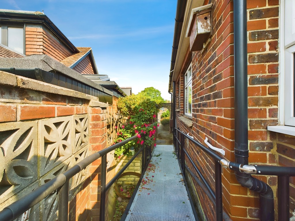 3 bed semi-detached bungalow for sale in Highlands Avenue, Horsham  - Property Image 11