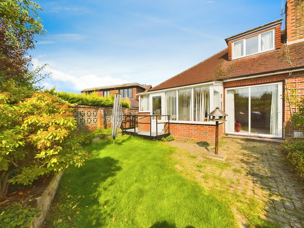 3 bed semi-detached bungalow for sale in Highlands Avenue, Horsham  - Property Image 10