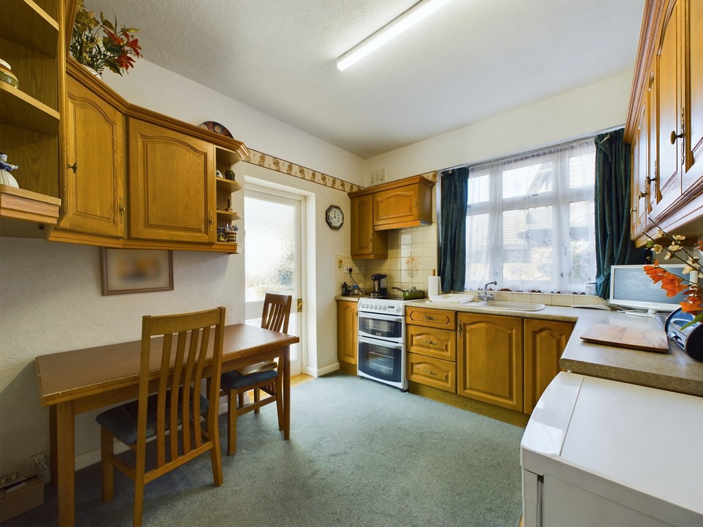 3 bed semi-detached bungalow for sale in Highlands Avenue, Horsham  - Property Image 3