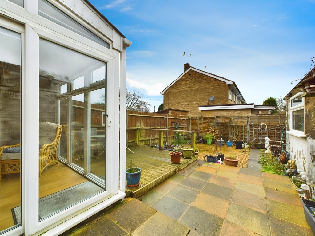 3 bed semi-detached house for sale in Broadwood Close, Horsham  - Property Image 10