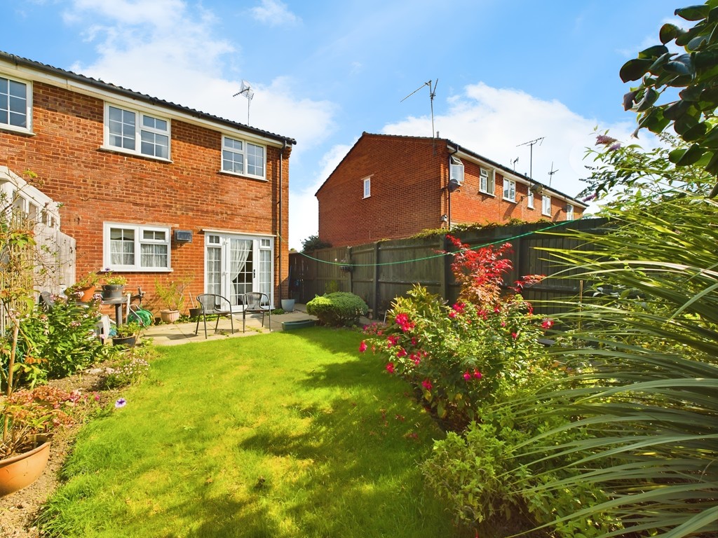 3 bed end of terrace house for sale in Brockhurst Close, Horsham  - Property Image 10