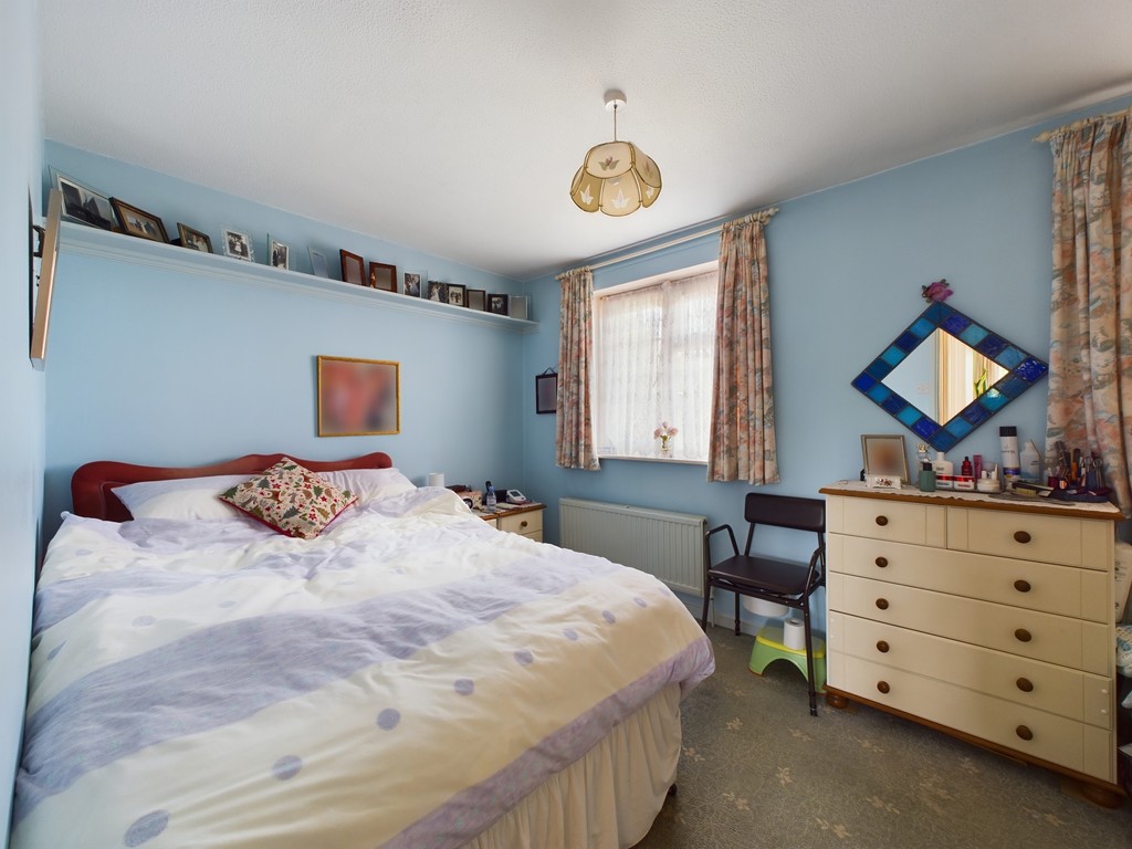 3 bed end of terrace house for sale in Brockhurst Close, Horsham  - Property Image 5