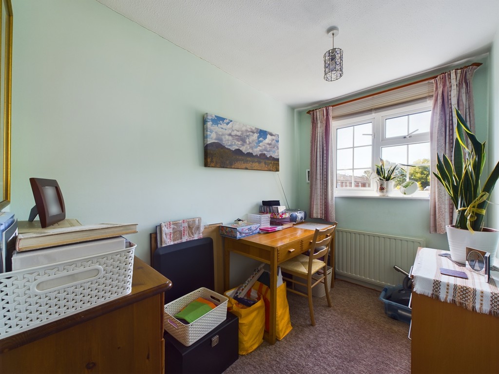 3 bed end of terrace house for sale in Brockhurst Close, Horsham  - Property Image 7