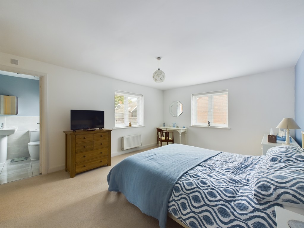 4 bed detached house for sale in Pelling Way, Horsham  - Property Image 17