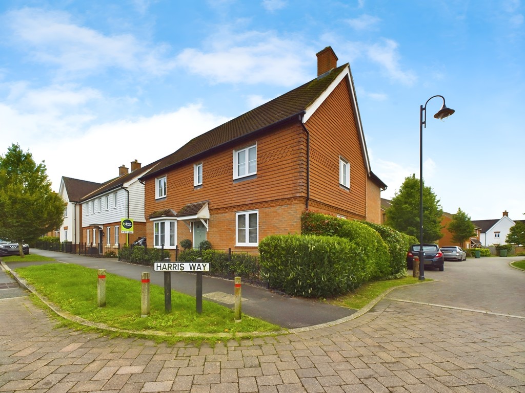 4 bed detached house for sale in Pelling Way, Horsham, RH12