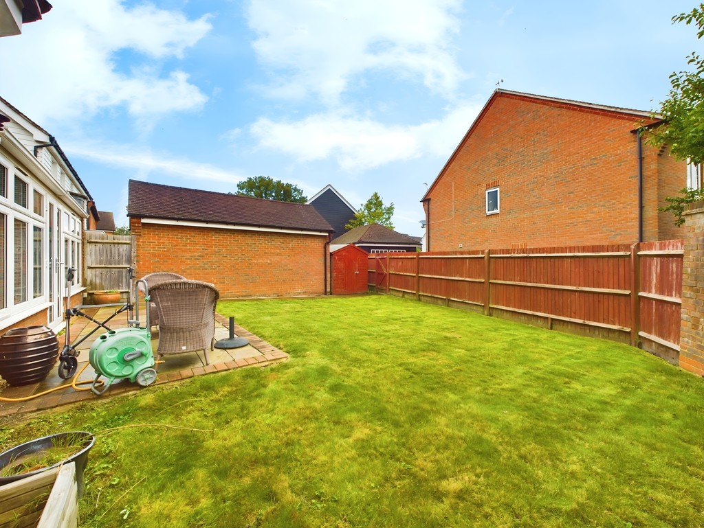 4 bed detached house for sale in Pelling Way, Horsham  - Property Image 24