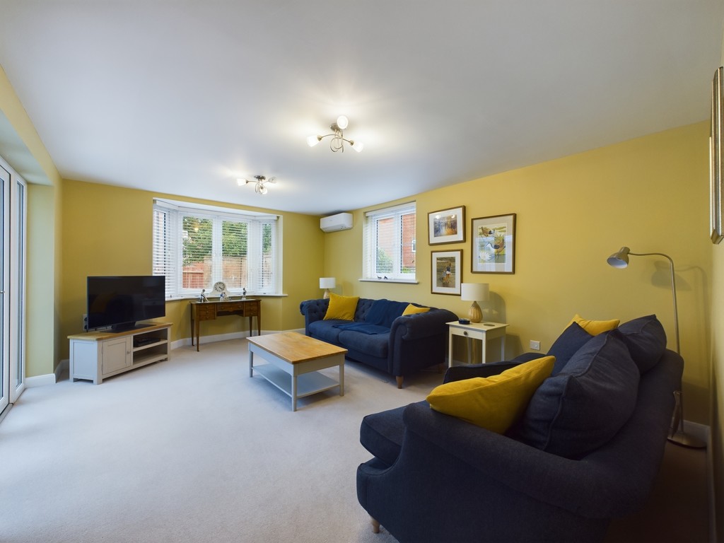 4 bed detached house for sale in Pelling Way, Horsham  - Property Image 3