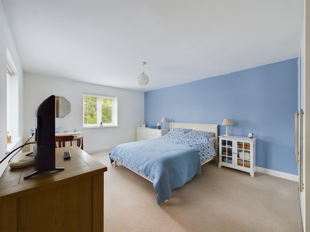 4 bed detached house for sale in Pelling Way, Horsham  - Property Image 4