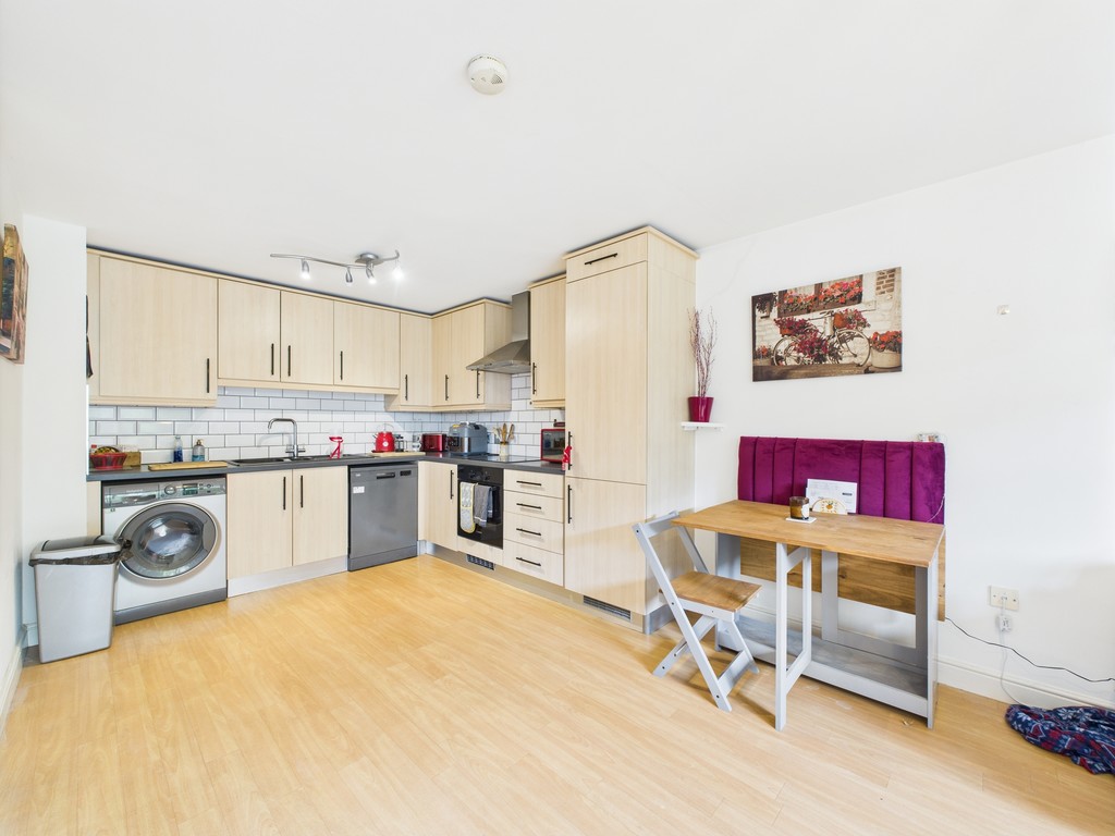 1 bed apartment for sale in Smithsfield House, Station Road , Southwater  - Property Image 6