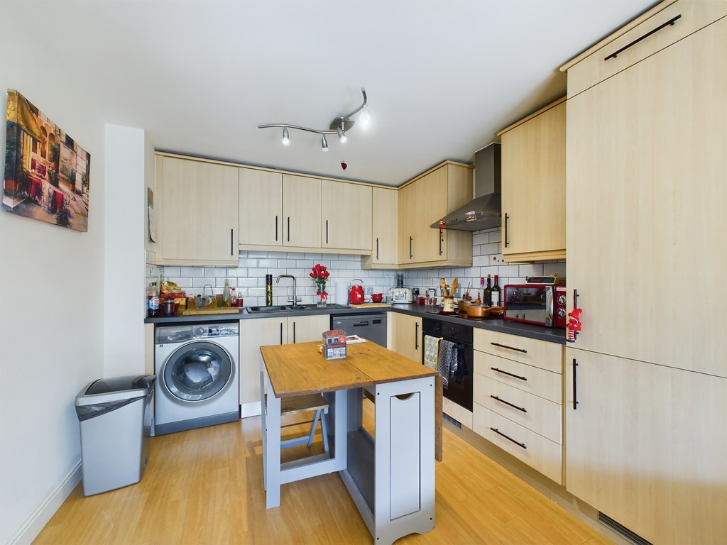 1 bed apartment for sale in Smithsfield House, Southwater  - Property Image 3