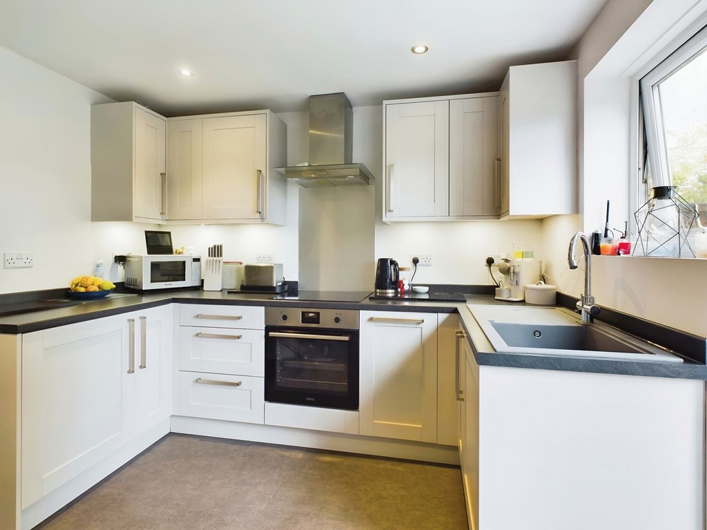 2 bed terraced house for sale in Ryecroft, Haywards Heath  - Property Image 3