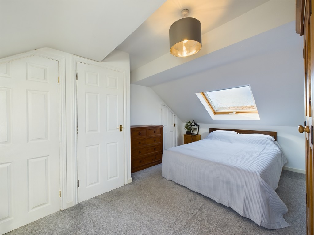 4 bed terraced house for sale in Swallowtail Road, Horsham  - Property Image 16