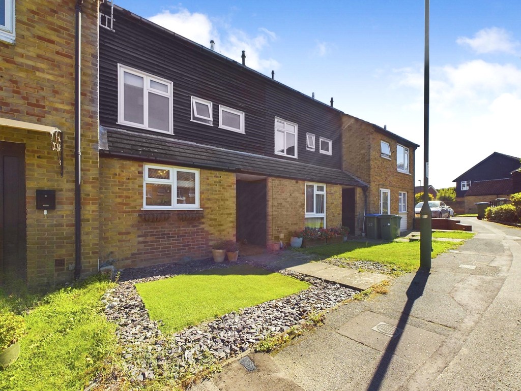 4 bed terraced house for sale in Swallowtail Road, Horsham  - Property Image 2