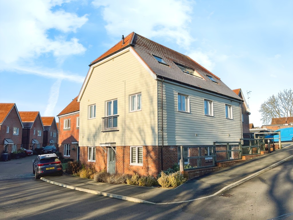 2 bed apartment for sale in Swallow Rise, Haywards Heath, RH17