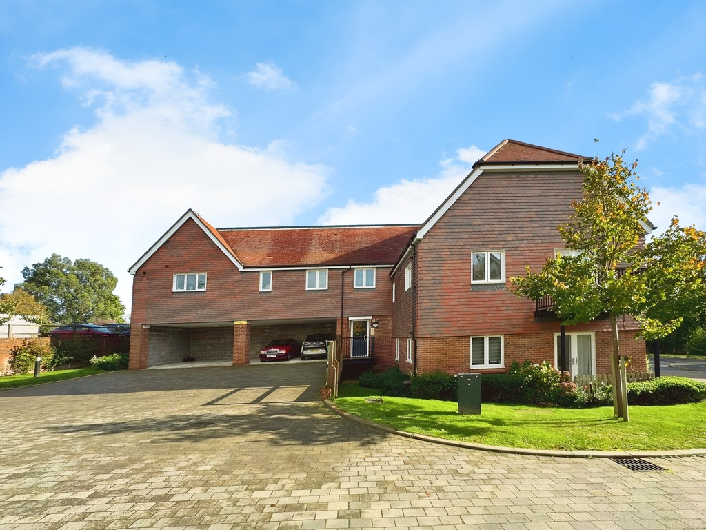 2 bed apartment for sale in Swallow Rise, Haywards Heath  - Property Image 2