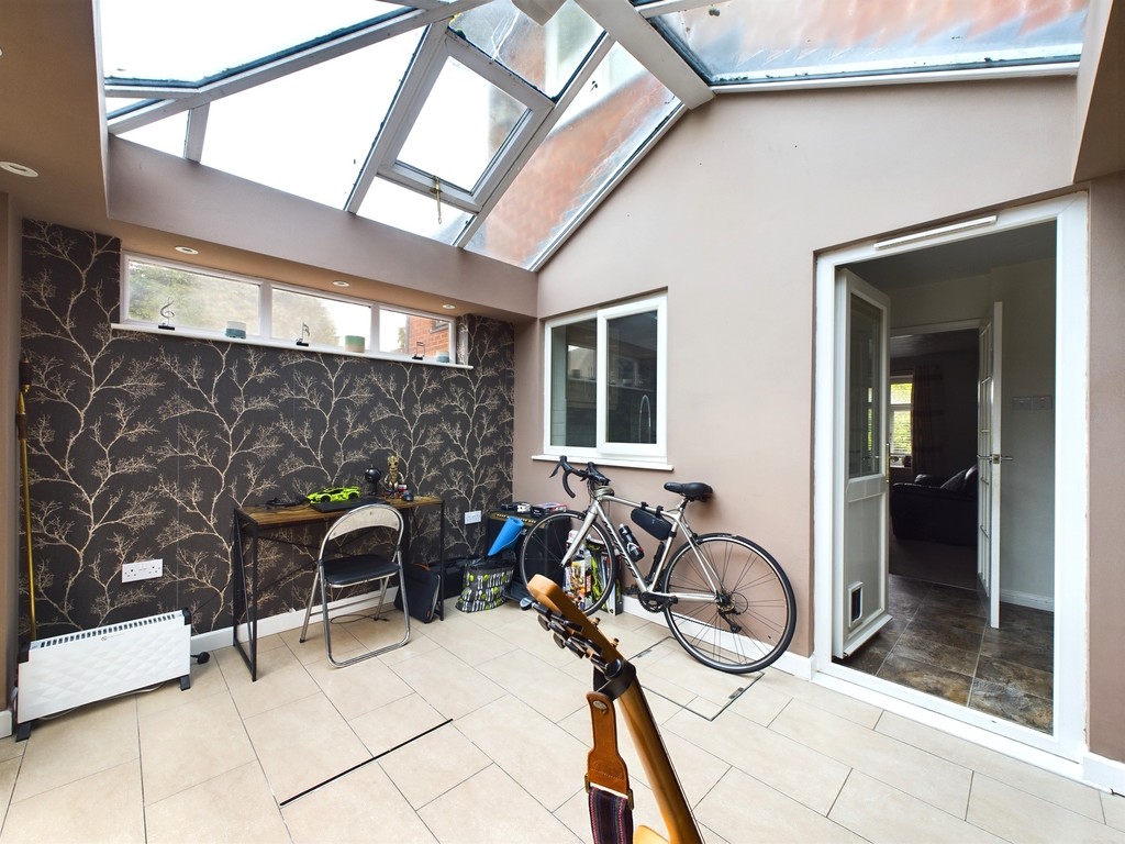 2 bed end of terrace house for sale in Gorringes Brook, Horsham  - Property Image 14