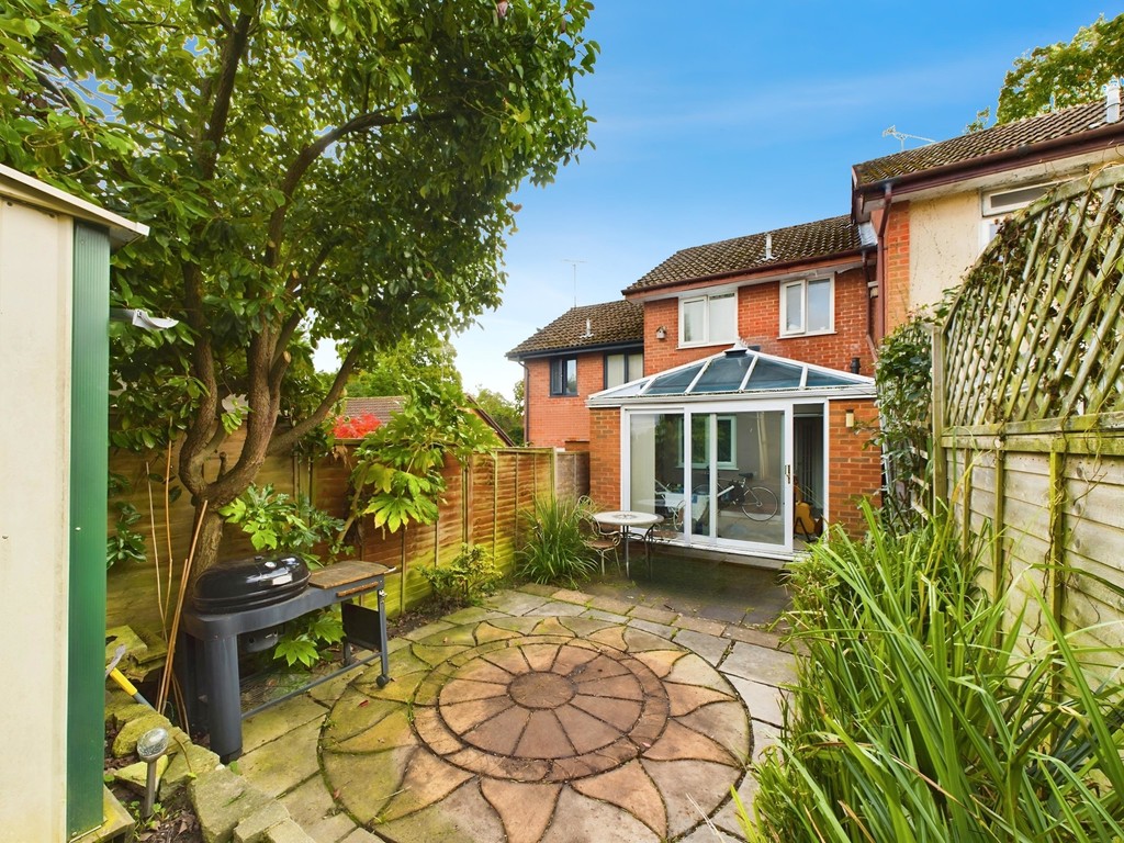 2 bed end of terrace house for sale in Gorringes Brook, Horsham  - Property Image 15