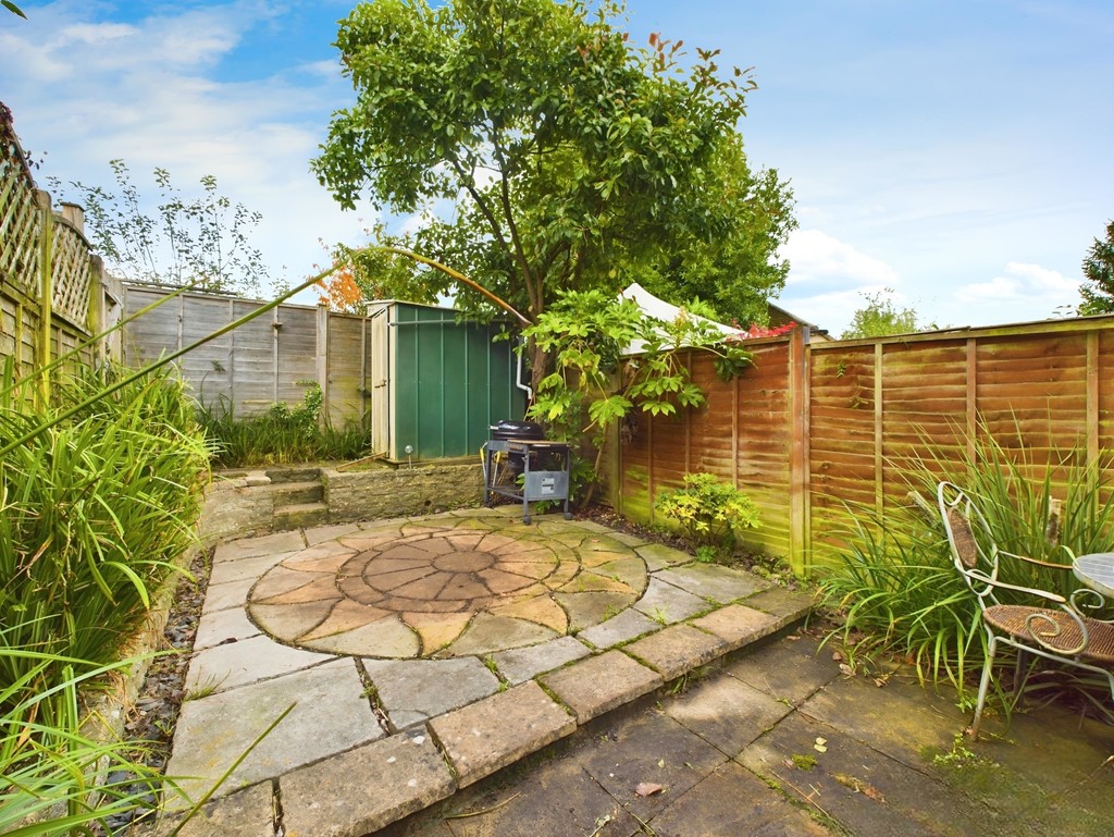 2 bed end of terrace house for sale in Gorringes Brook, Horsham  - Property Image 10