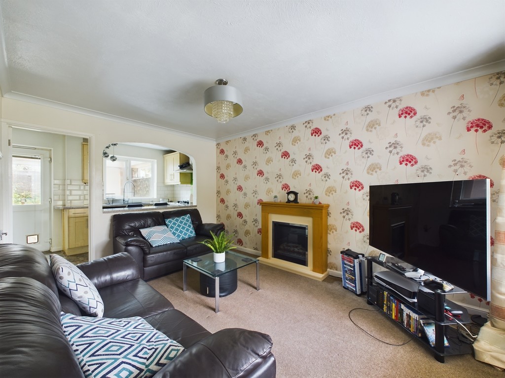 2 bed end of terrace house for sale in Gorringes Brook, Horsham  - Property Image 4