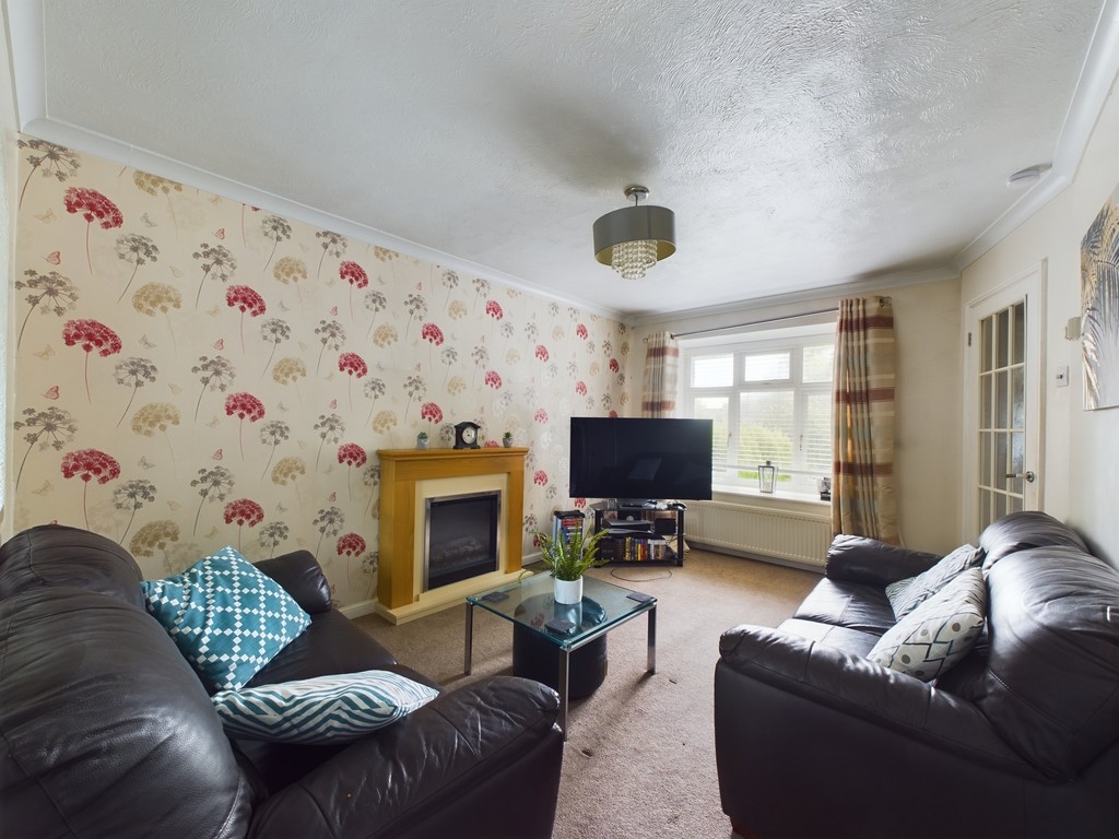 2 bed end of terrace house for sale in Gorringes Brook, Horsham  - Property Image 2