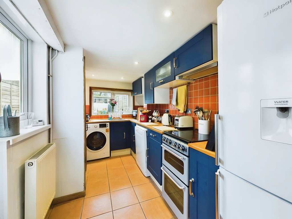 2 bed terraced house for sale in Victory Road, Horsham  - Property Image 5