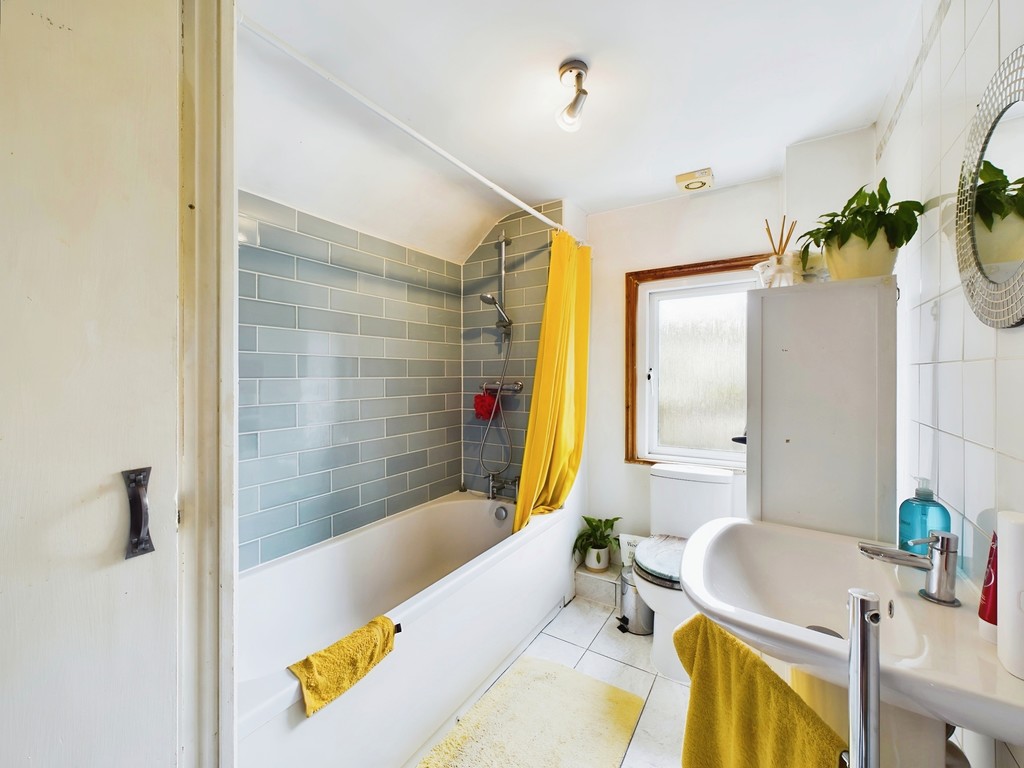 2 bed terraced house for sale in Victory Road, Horsham  - Property Image 9