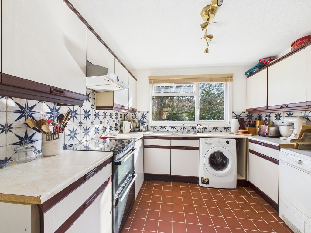 2 bed flat for sale in Fender House, Horsham  - Property Image 3