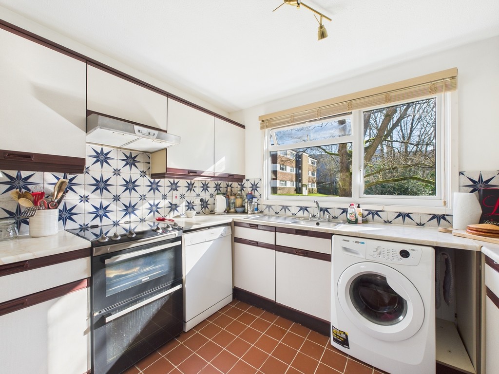 2 bed flat for sale in Fender House, Horsham  - Property Image 9