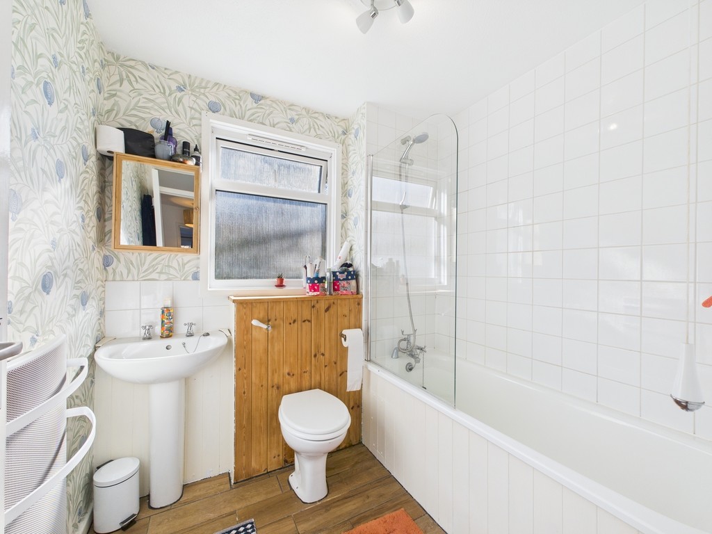 2 bed flat for sale in Fender House, Horsham  - Property Image 6